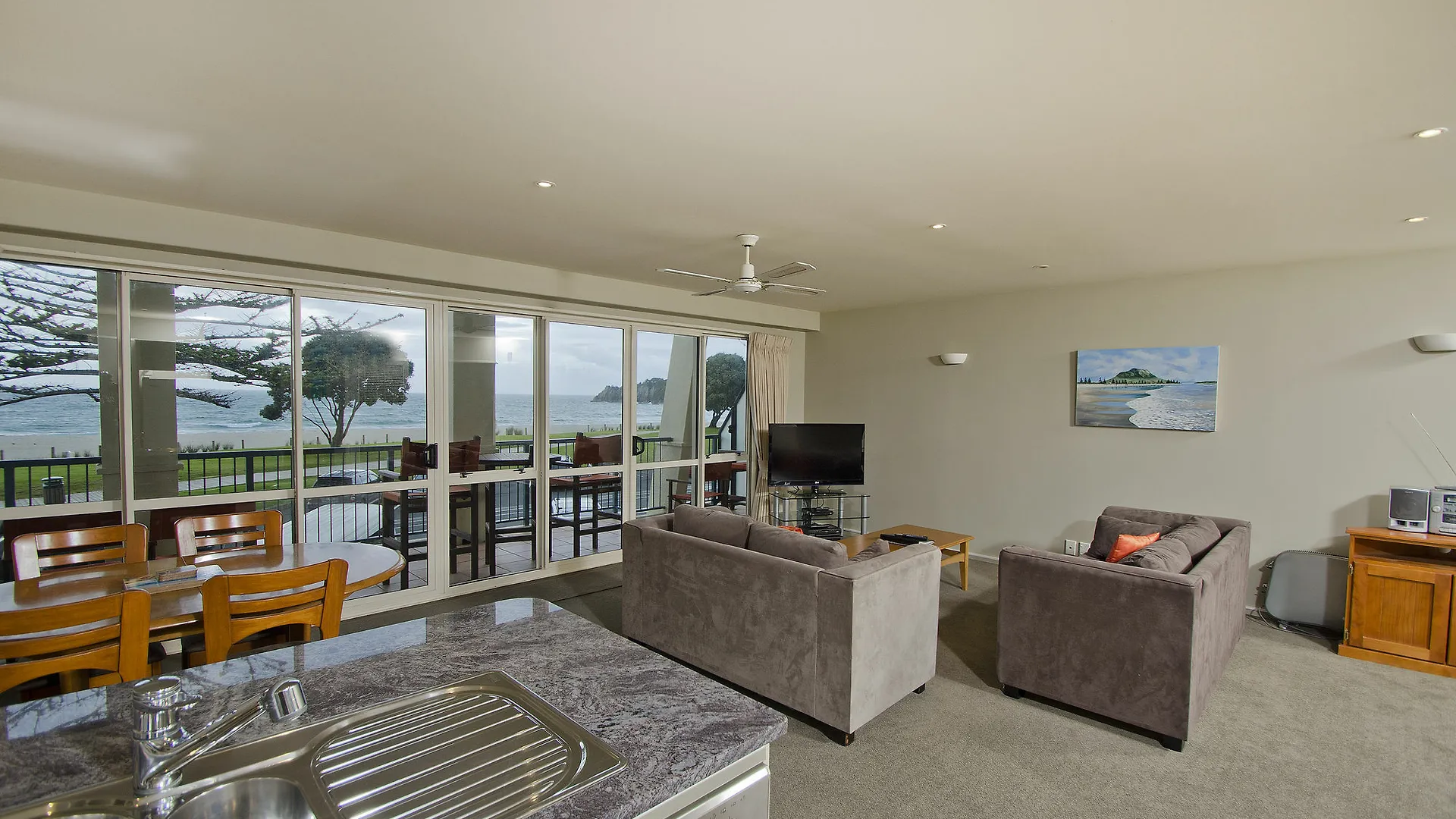 Pavilion Beachfront Apartments Mount Maunganui