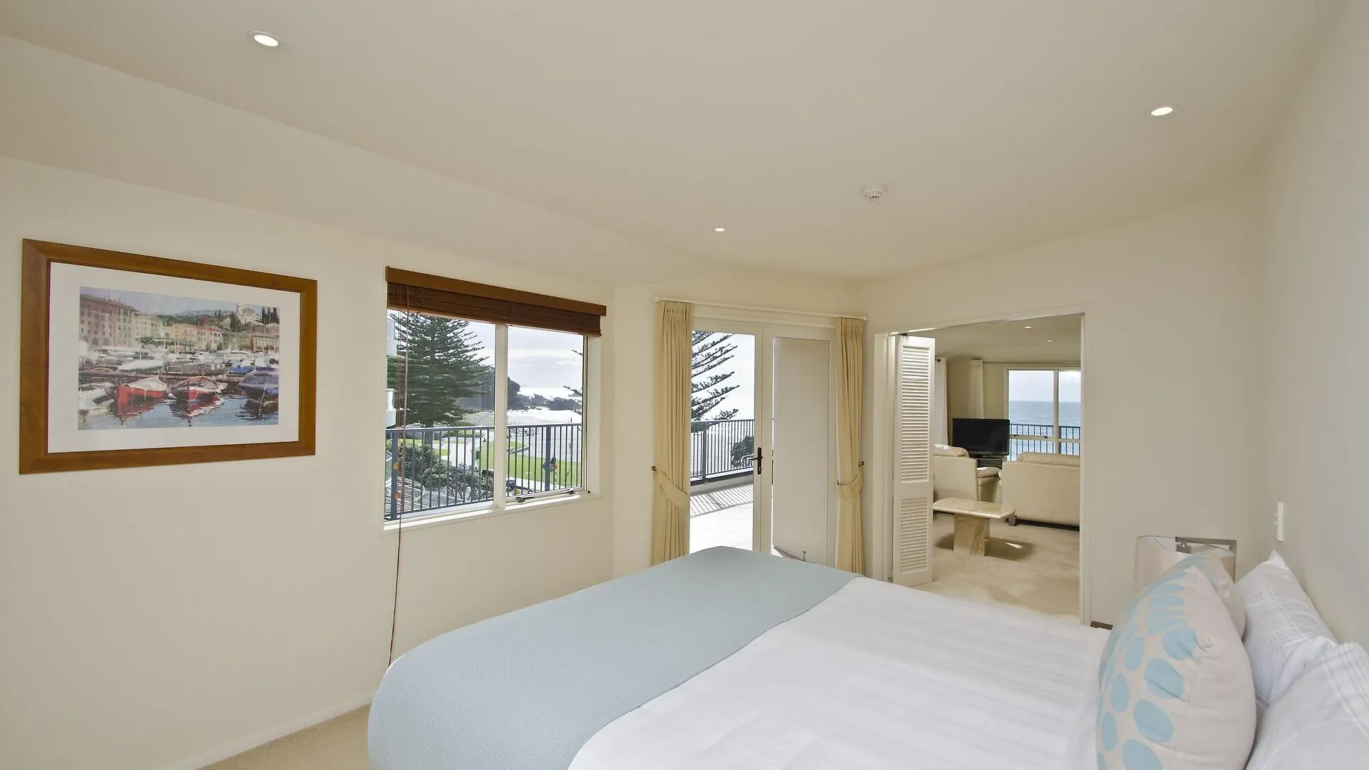 Апарт-отель Pavilion Beachfront Apartments Маунт-Маунгани