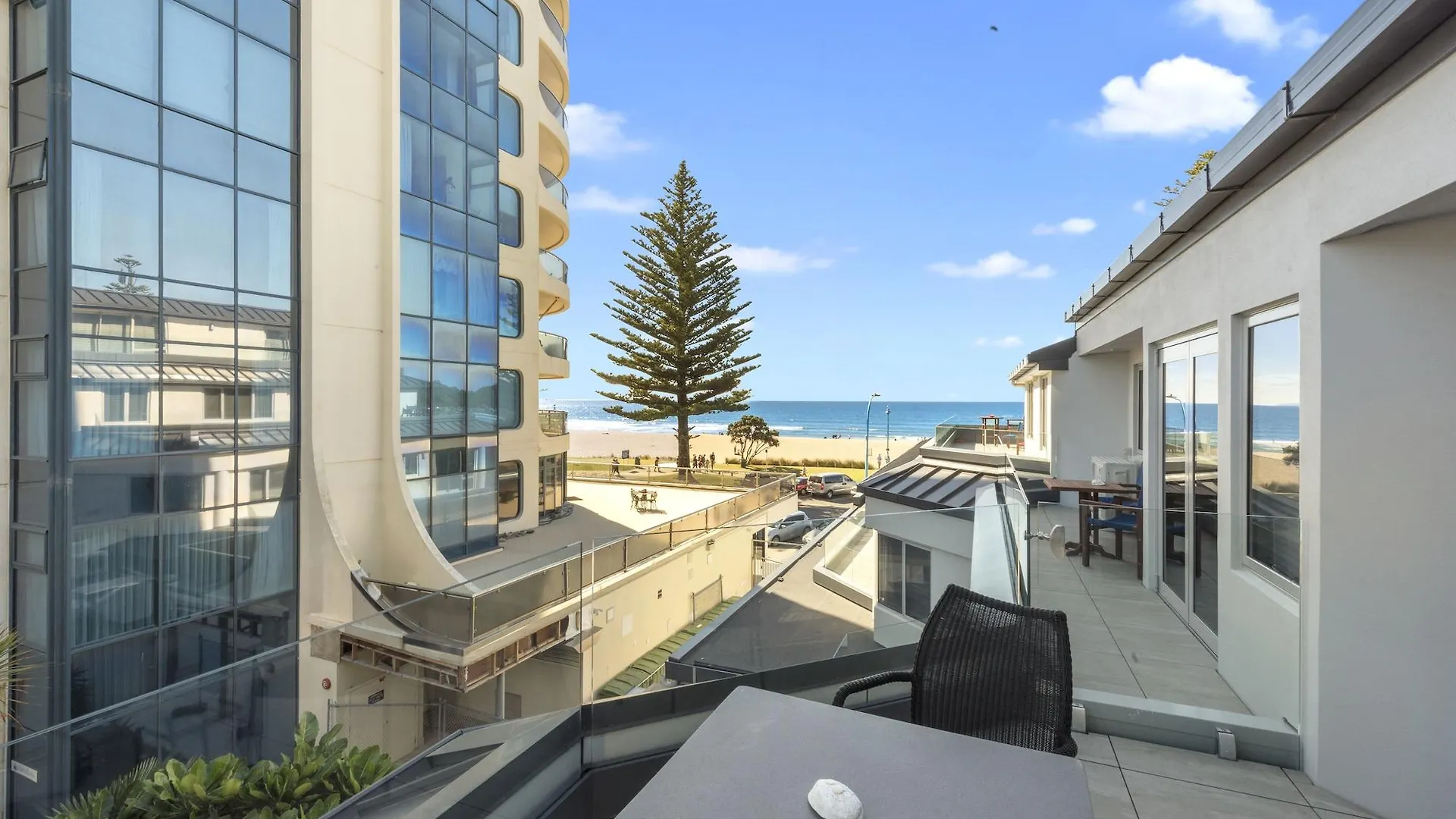 Pavilion Beachfront Apartments Маунт-Маунгани 4*,  Новая Зеландия
