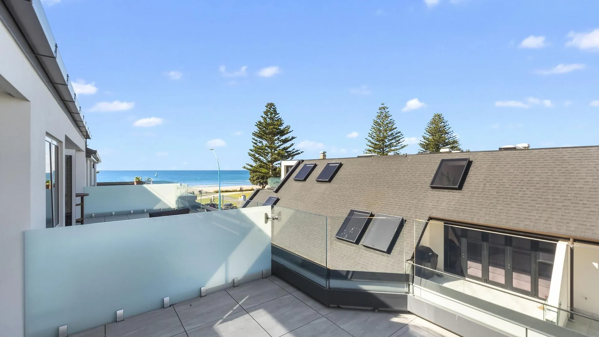 Pavilion Beachfront Apartments Маунт-Маунгани Апарт-отель