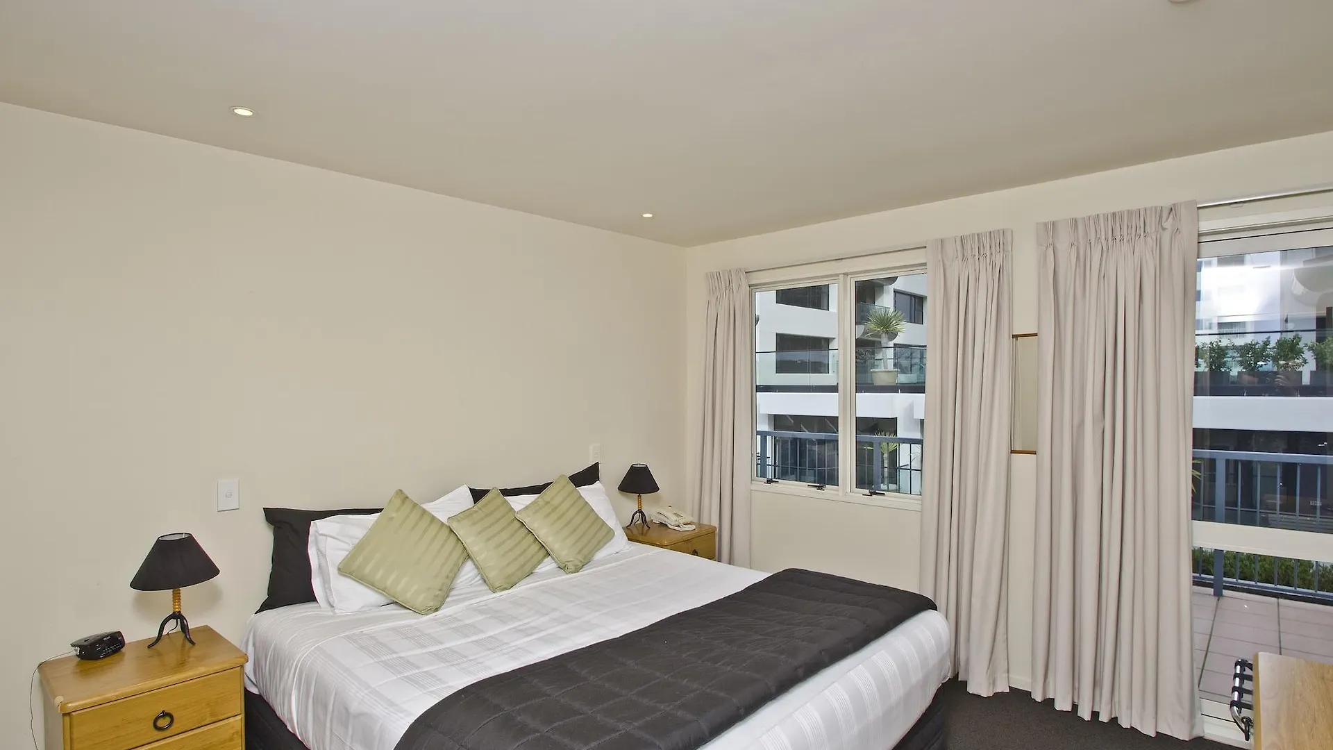 Pavilion Beachfront Apartments Маунт-Маунгани