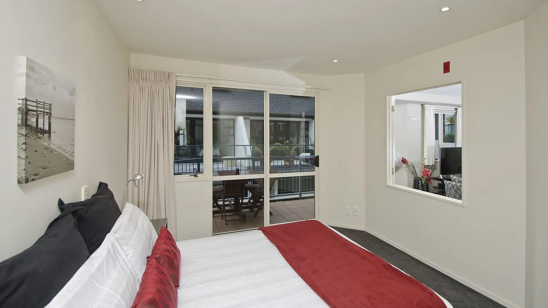 Апарт-отель Pavilion Beachfront Apartments Маунт-Маунгани