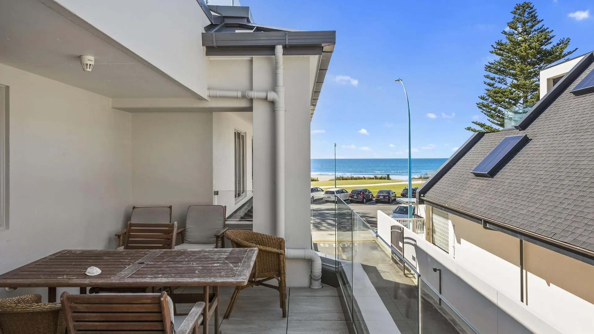 **** Апарт-отель Pavilion Beachfront Apartments Маунт-Маунгани Новая Зеландия