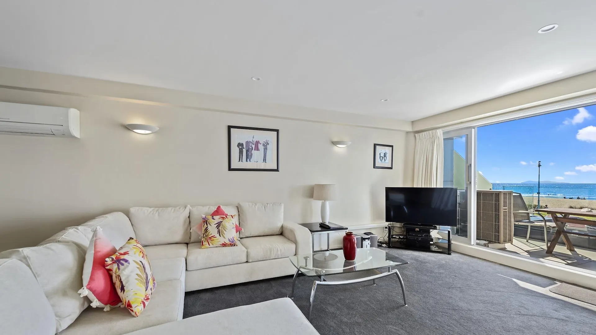 Апарт-отель Pavilion Beachfront Apartments Маунт-Маунгани
