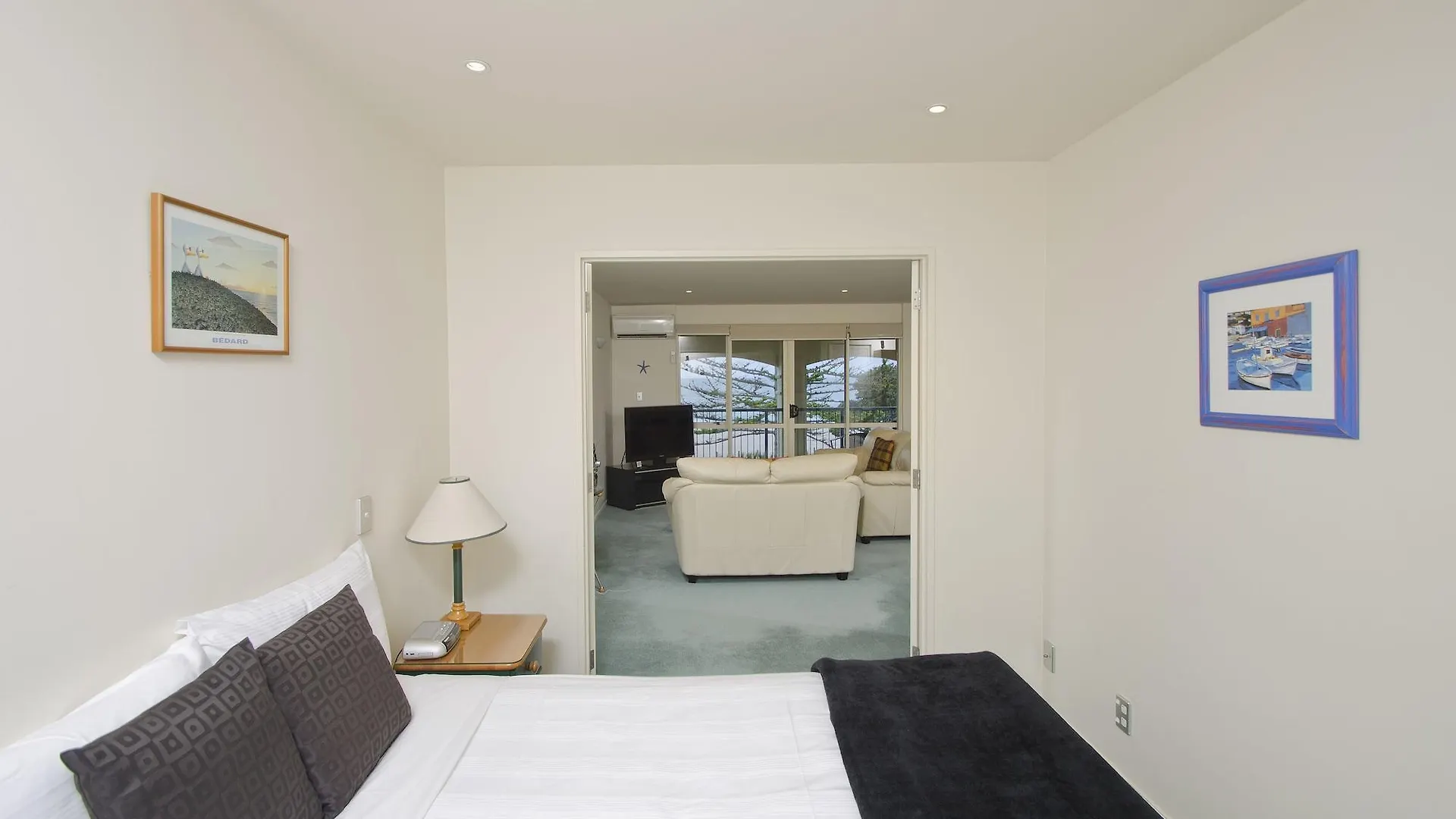 Pavilion Beachfront Apartments Маунт-Маунгани Апарт-отель