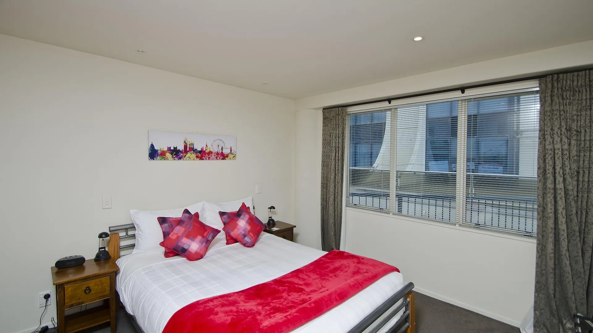 **** Апарт-отель Pavilion Beachfront Apartments Маунт-Маунгани Новая Зеландия