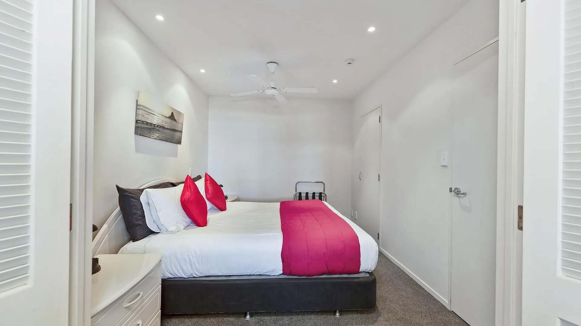 Pavilion Beachfront Apartments Маунт-Маунгани 4*,  Новая Зеландия