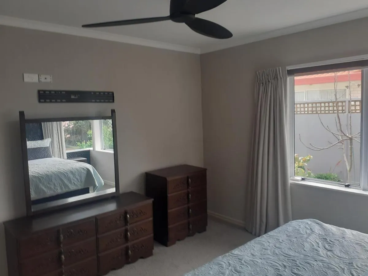 Апарт-отель Pavilion Beachfront Apartments Маунт-Маунгани