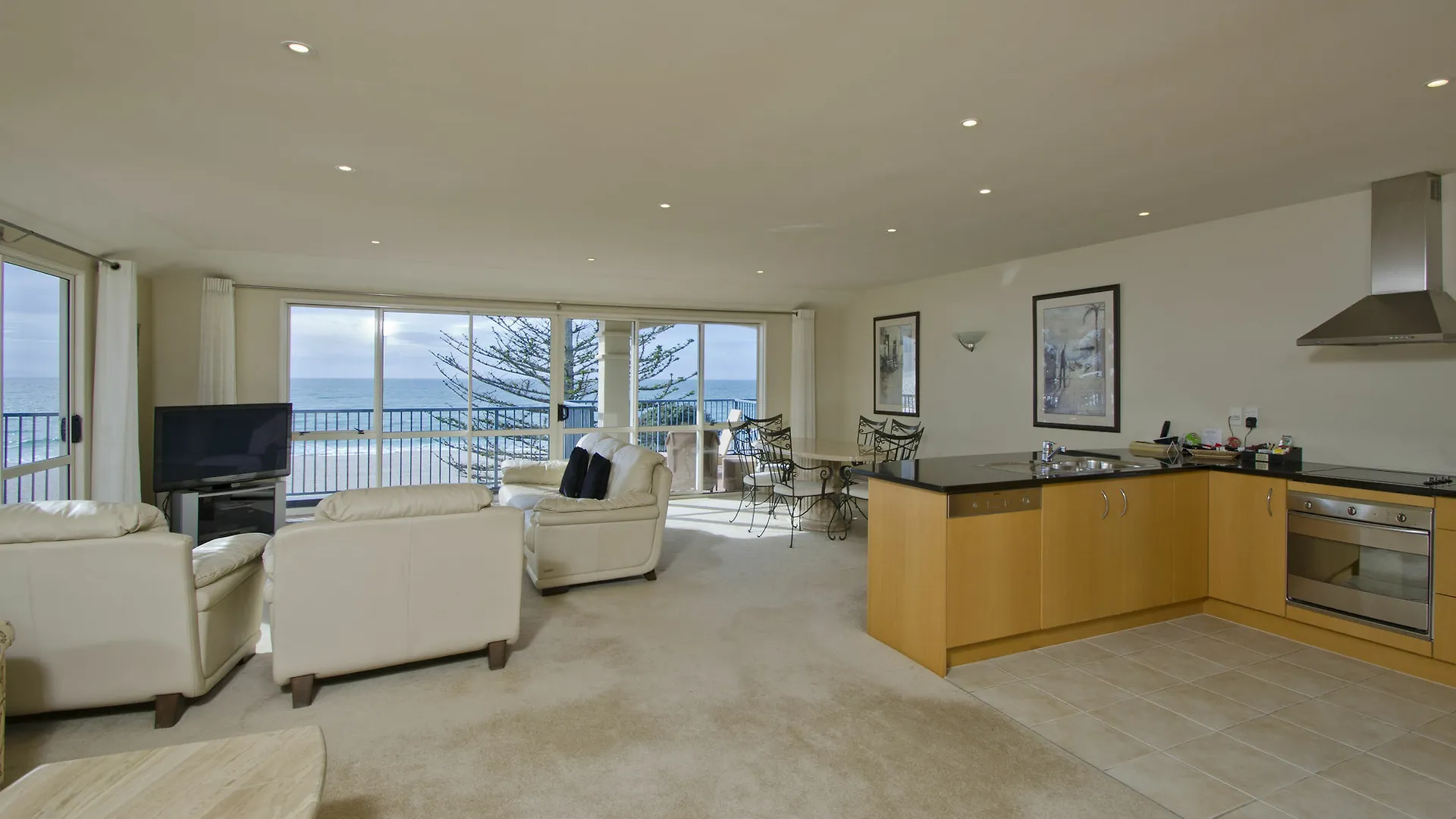 Pavilion Beachfront Apartments Маунт-Маунгани Апарт-отель