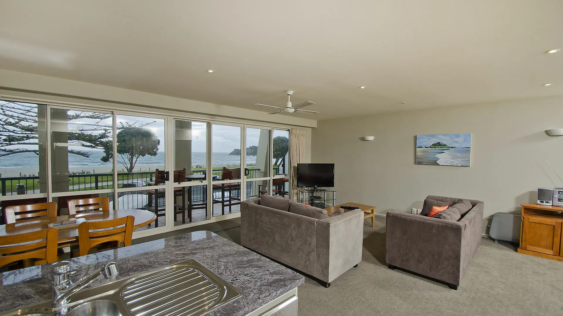 Pavilion Beachfront Apartments Маунт-Маунгани